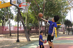 Entrada de Gael en básquetbol