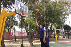 En plena clínica de basket