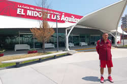 coach Armando Suarez en nacional de veteranos