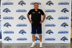 coach Armando Suarez en universidad Cypres en California