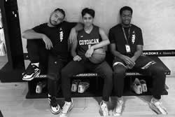 Coyotes en colaboracion en Invictus