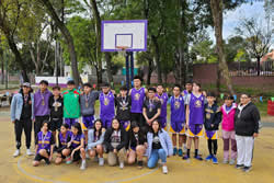 Coyotes en entrega de medallas de torneo de Teotihuacan