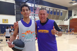 Enrique Sanchez y coach Armando Suarez en curso de verano en California